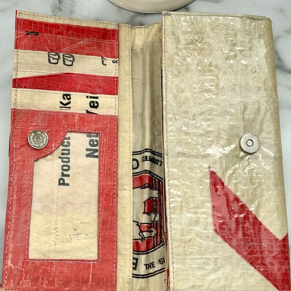 NWOT* TAVI RECYCLED FEED SACK WALLET - Picture 5 of 12